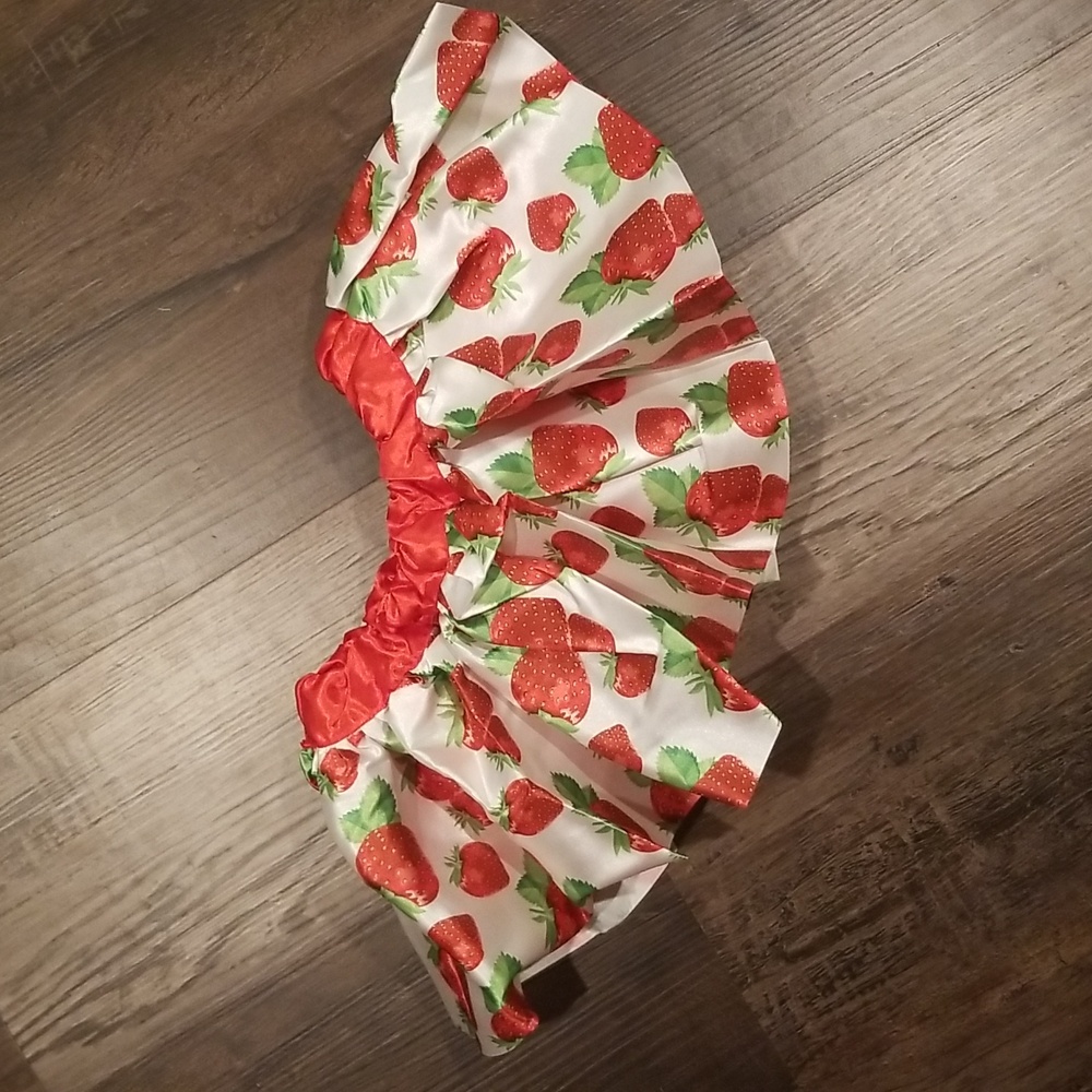 Brand New tutu, crinoline, petticoat or pettiskirt sz sm, strawberries 🍓🍓